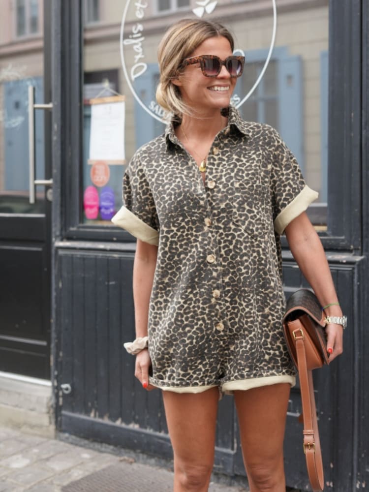 Luipaardprint Playsuit voor Dames met Opgerolde Mouwen – Comfortabele Pasvorm voor Zomertrends