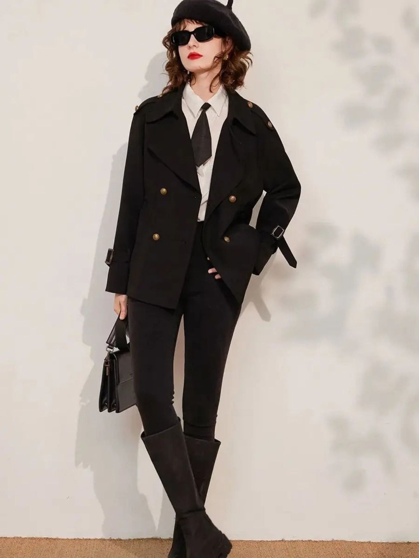 Wollen Damesjas Dubbele Knoopsluiting en Taillering – Warme Winterelegantie